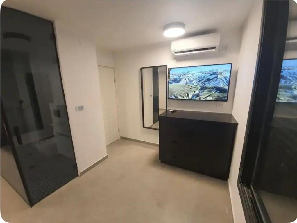 Ryo 11 דירת נופש חדשה על חוף הים נוף לים Bat Yam Exterior foto